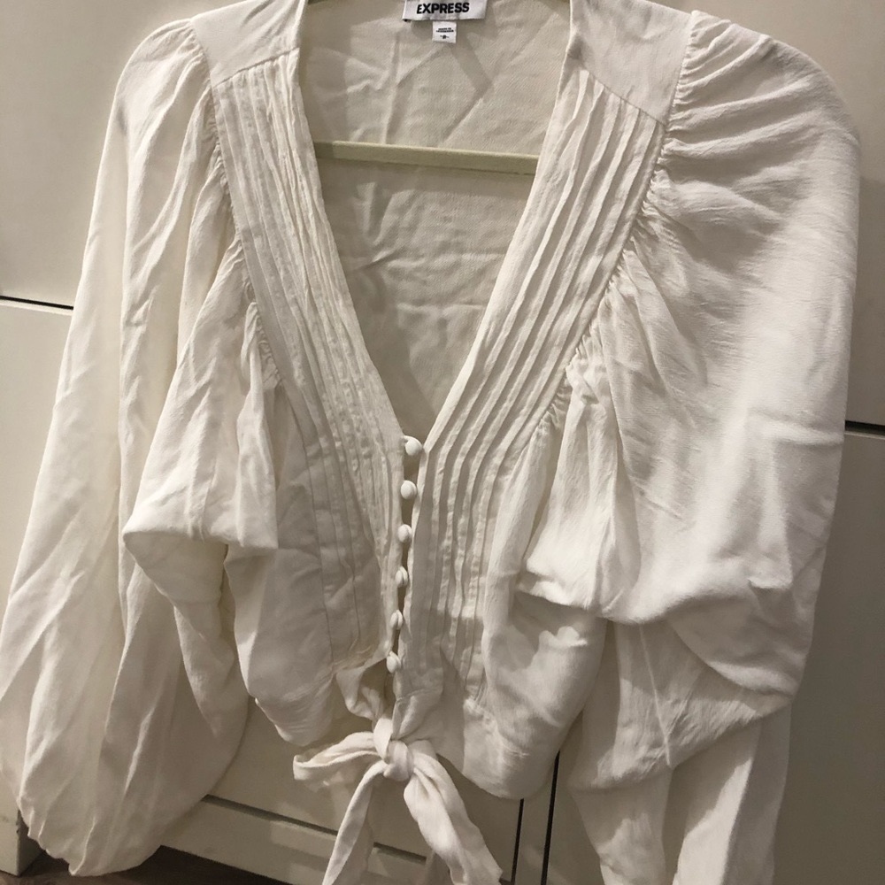 White flowy peasent blouse
